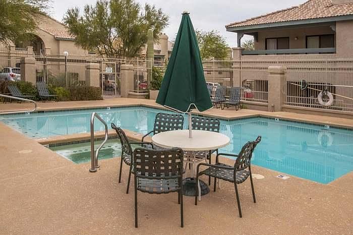 Swiming pool and Jacuzzi