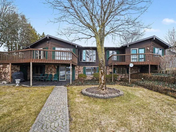 1116 Fairway Dr, Weidman, MI 48893