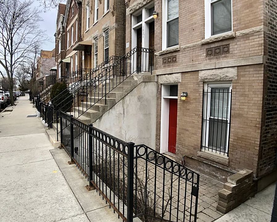 1st image of 1821 N Hermitage Ave APT 1W