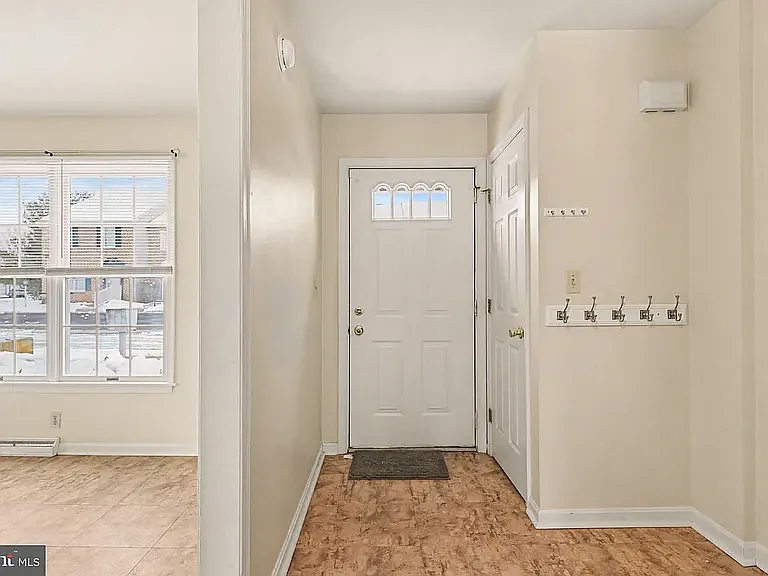 652 Park Ridge Dr — Photo 2