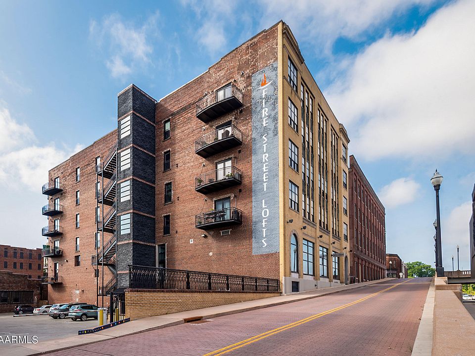 1st image of 220 W Jackson Ave APT 401