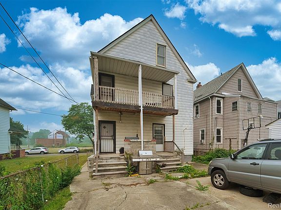 5th image of 1718 Canton St