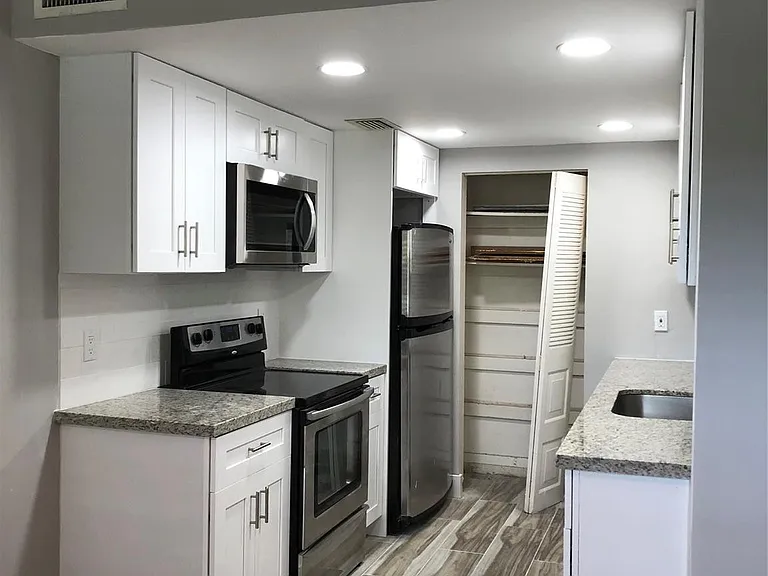 500 NE 2nd St #215 — Photo 7