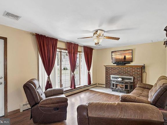 3rd image of 100 Washington Blvd