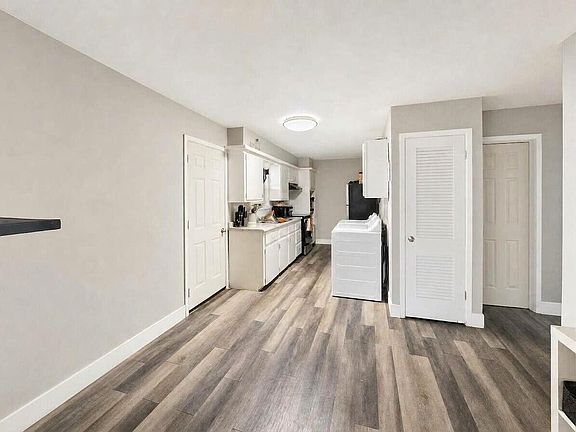 5th image of 605 W 1st St