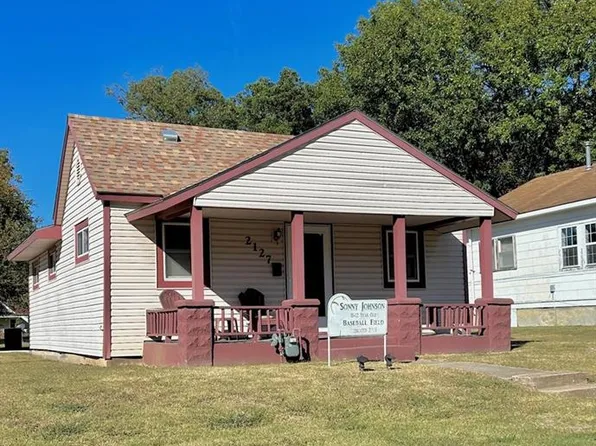 2127 Appleton Ave, Parsons, KS 67357