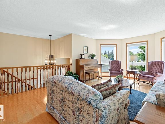 3rd image of 133 Meadowview Dr