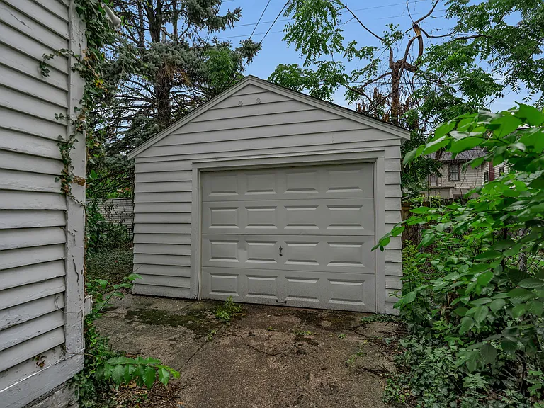75 Montrose Ave #1 — Photo 16