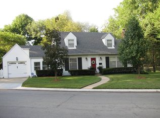 6842 Fontana St, Prairie Village, KS 66208