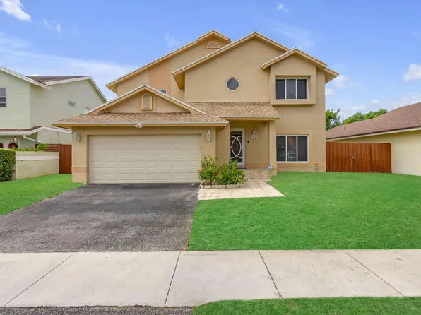 970 SW 98th Avenue, Pembroke Pines, FL 33025