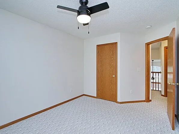 638 Pine Ridge Rd, Coralville, IA 52241