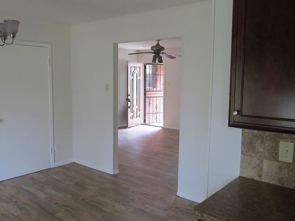 1st image of 4610 Randwick Dr