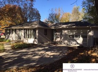 7630 Davis Cir, Omaha, NE 68134