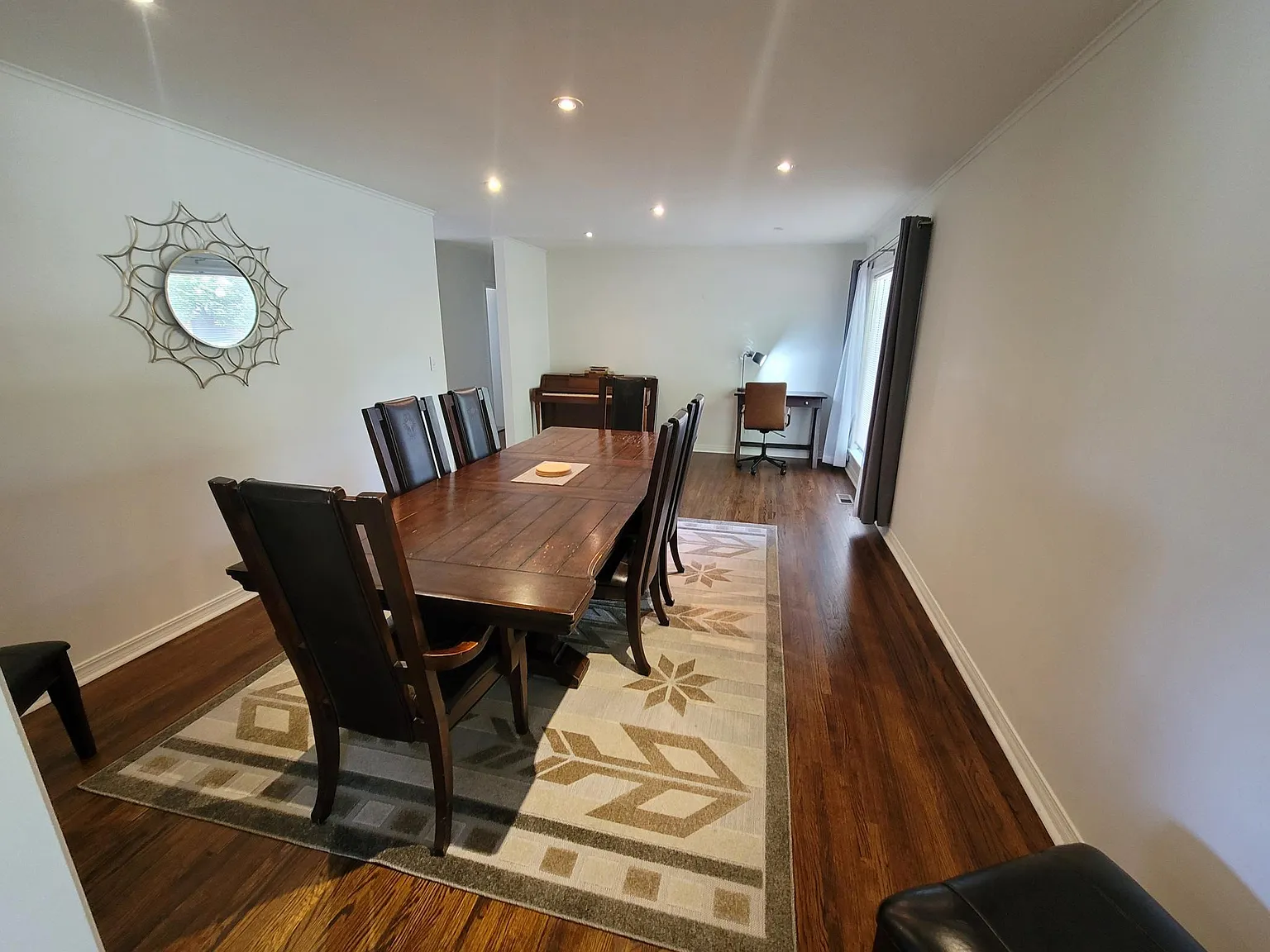 1598 E 59th Pl — Photo 3