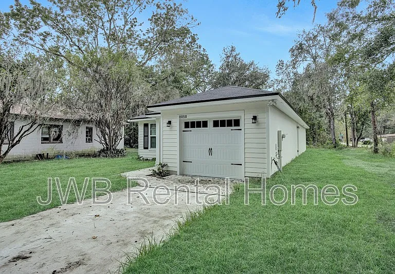 8008 W Railroad Ave — Photo 17