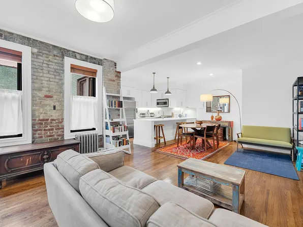 24-75 38th St, Astoria, NY 11103