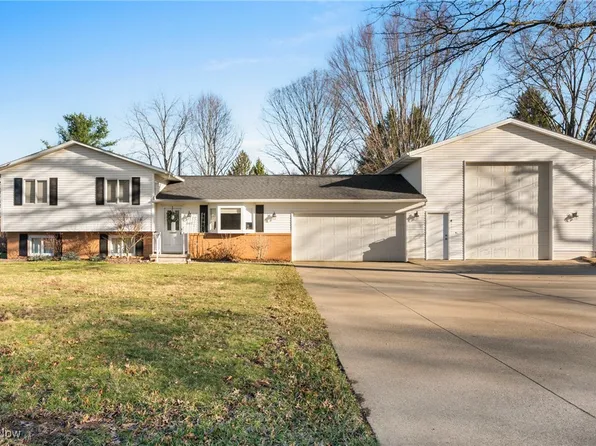 12011 Glencoe St NW, Canal Fulton, OH 44614