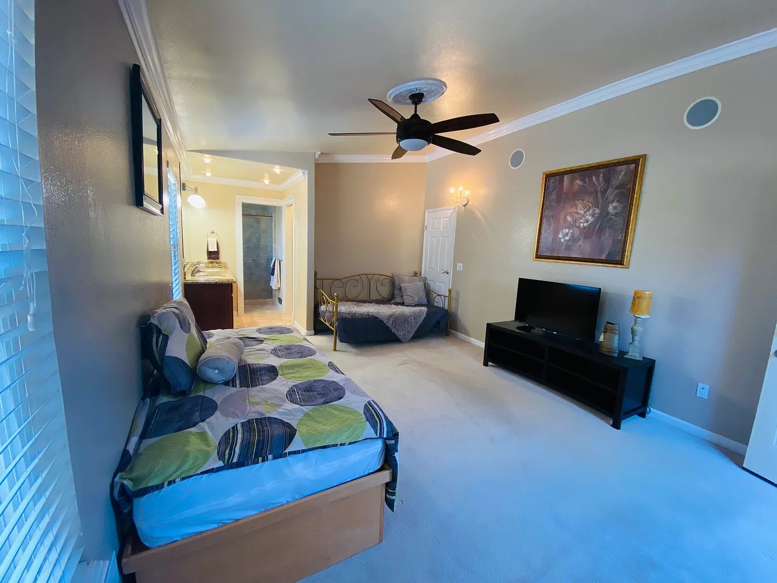 4 bed, 3.5 bath, 3460 sqft, $1,500 — Photo 2