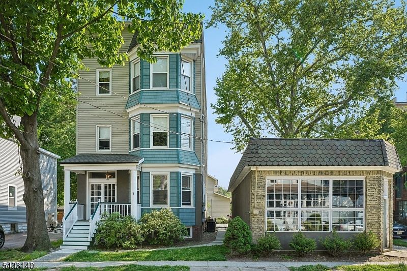 1st image of 68 Llewellyn Ave