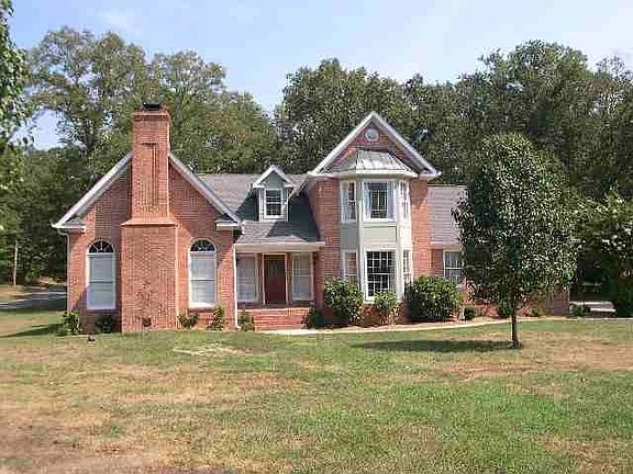 2nd image of 120 Hickory Hills Trl NE