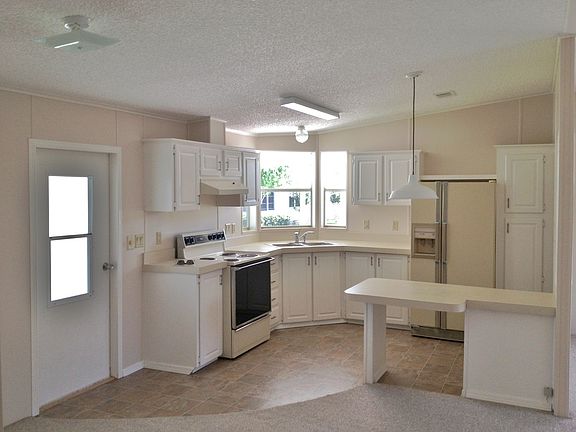 4th image of 1752 Conifer Ave