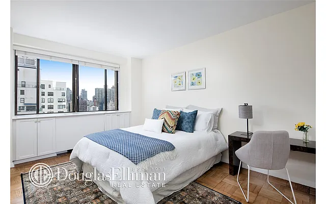 Sold by Douglas Elliman | media 21