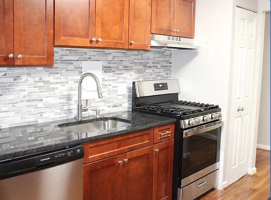 2 bed, 1002 sqft, $2,495 — Photo 2