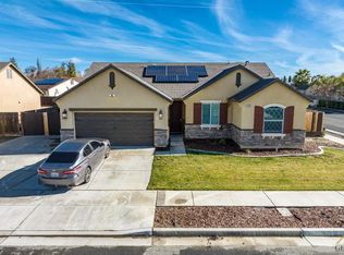 906 Legend Dr, Lemoore, CA 93245