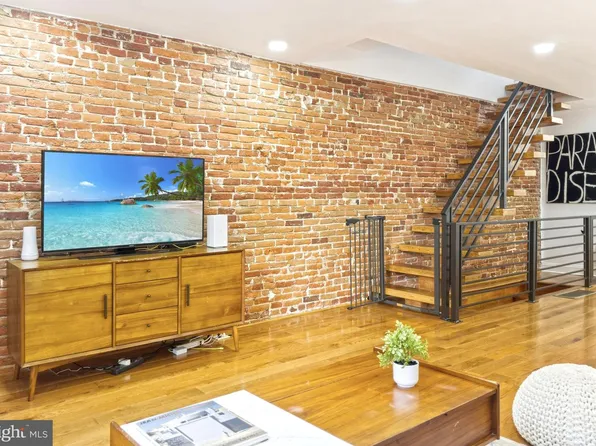 312 Manton St, Philadelphia, PA 19147