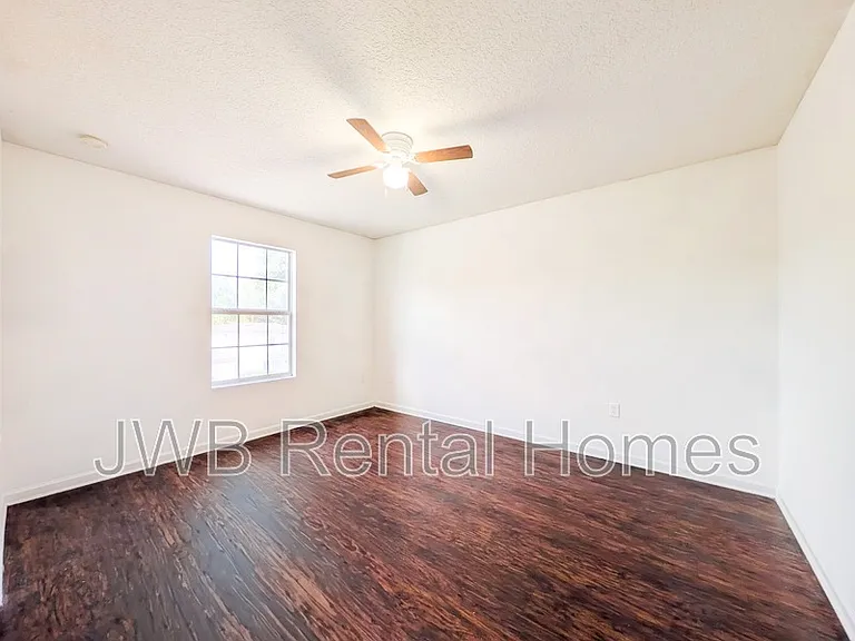 8450 Jasper Ave — Photo 10