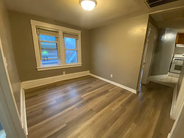 2211 Queen Ave N #2 — Photo 6