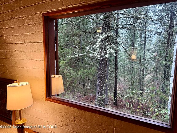 4th image of 415 Forest Rd #21