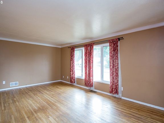 5th image of 3800 NE 49th St