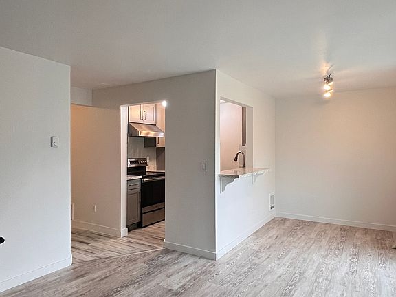 4th image of 513 142nd Ave SE APT 76