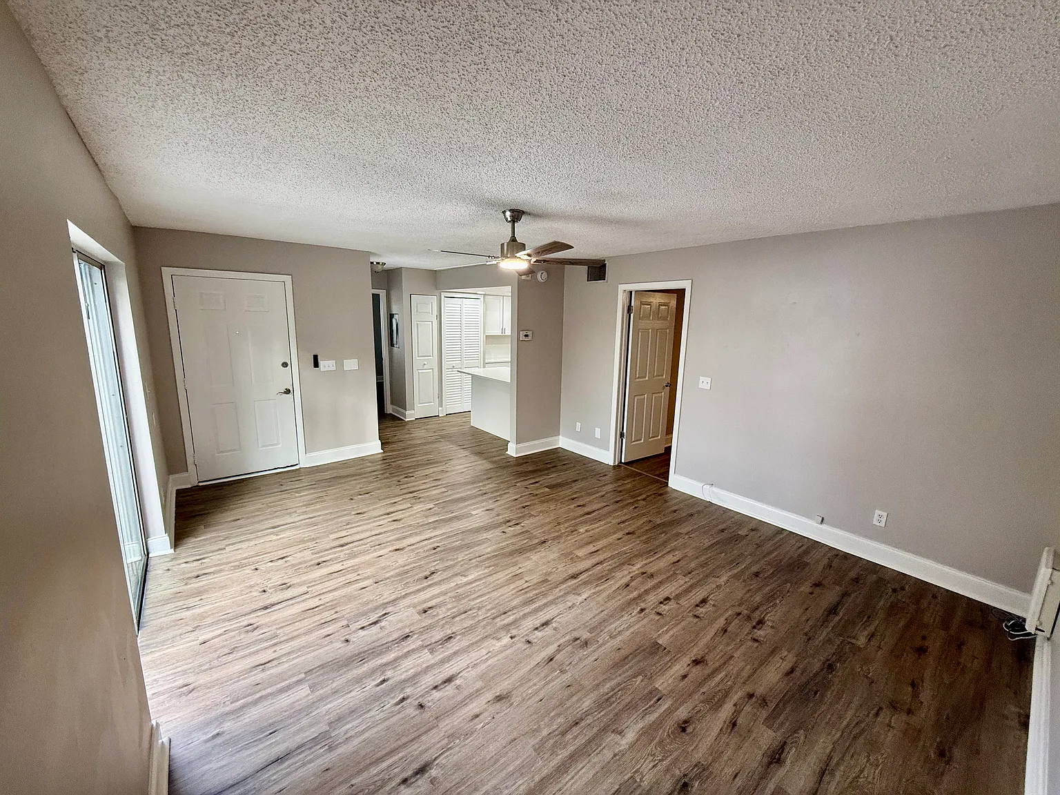 2 bed, 873 sqft, $2,800 — Photo 2