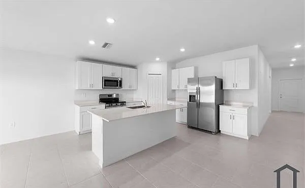 4 bed, 1817 sqft, $2,200 — Photo 2