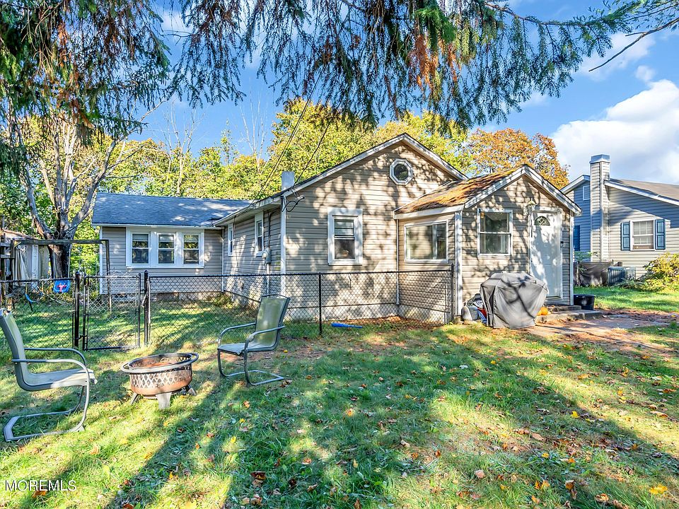 1st image of 105 Lakewood Avenue