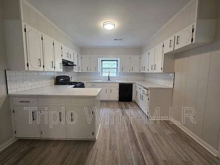 104 E Georgia St — Photo 14