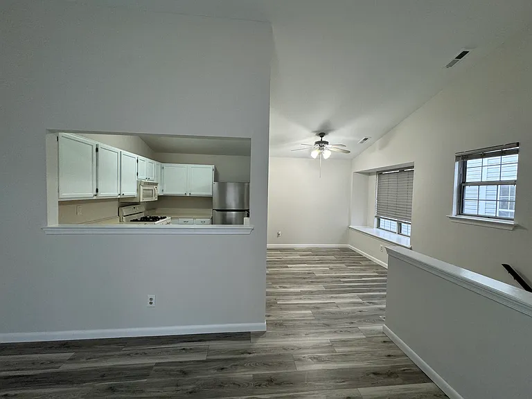 4834 Hawthorne Ln — Photo 7