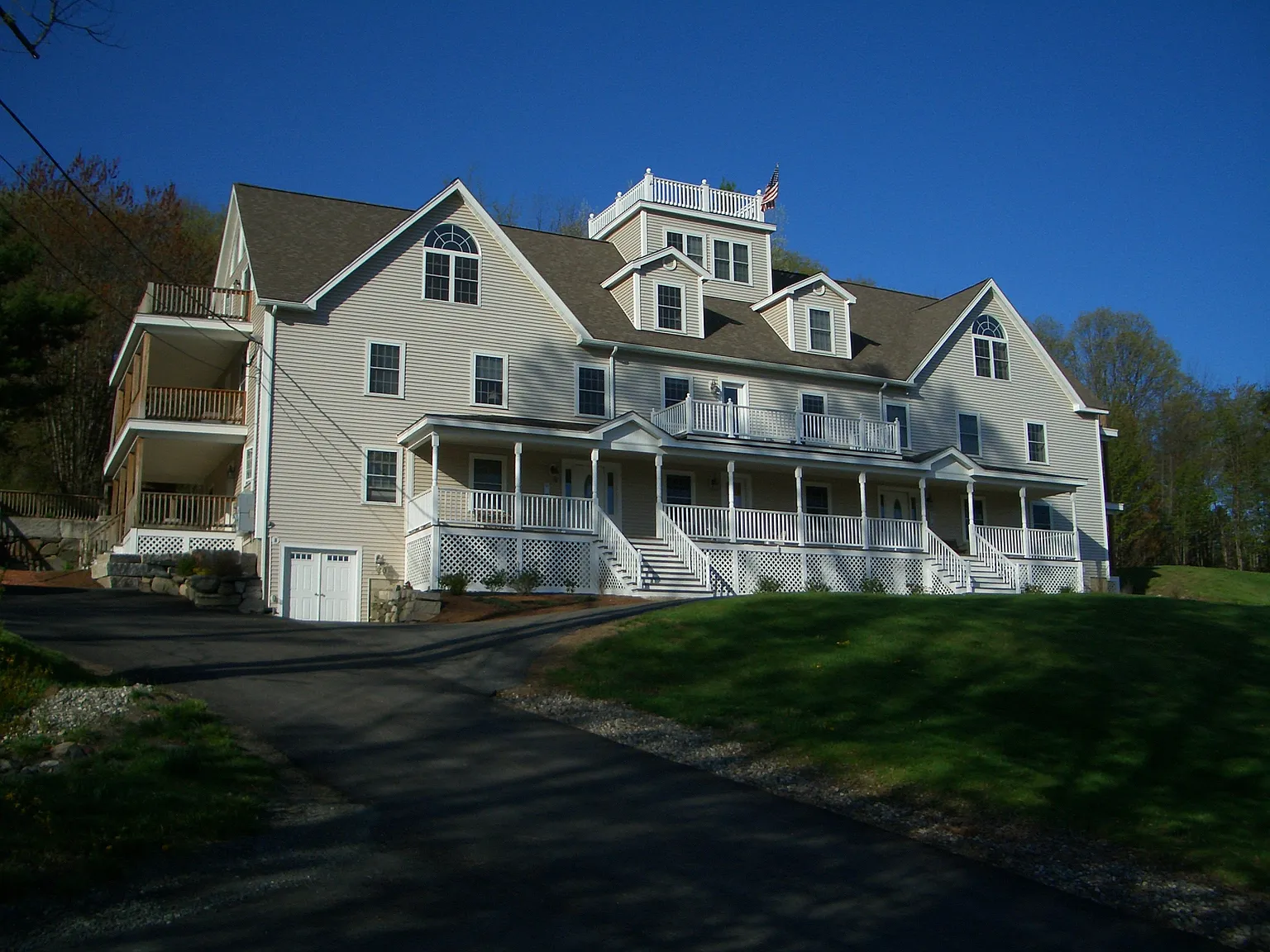 2 bed, 950 sqft, $2,275 — Photo 1