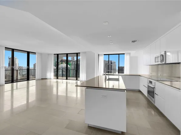 88 SW 7th St APT 3711, Miami, FL 33130