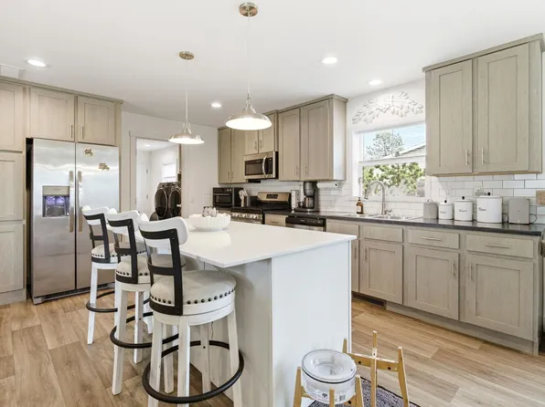 902 N Ponderosa Dr, Canton, SD 57013