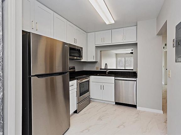 3rd image of 2232 Stonington Ave #2232