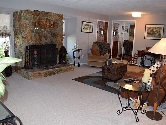 3rd image of 2187 Oak Grove Dr
