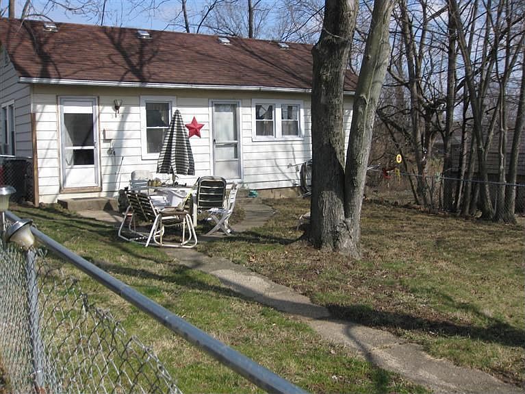2nd image of 305 E 4th St