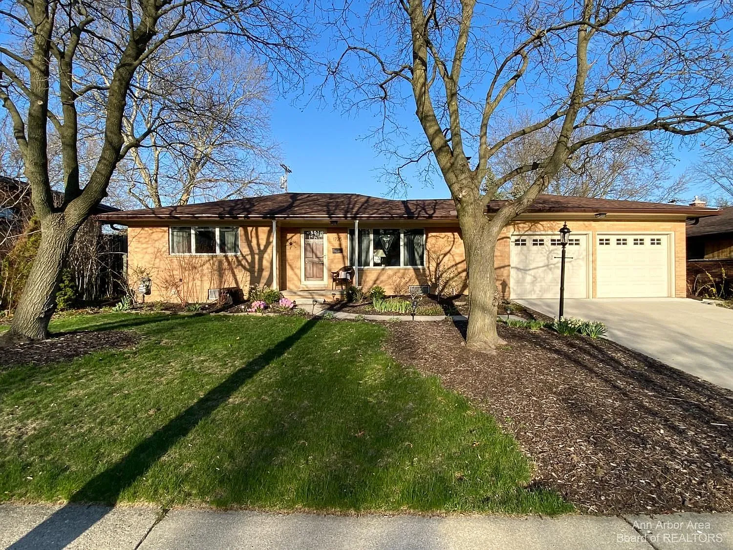1725 Waverly Rd photo 1
