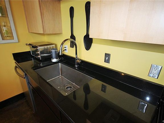 5th image of 101 W Marshall St #U48