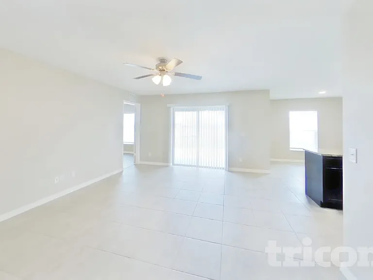 2163 Mandarin Loop — Photo 4