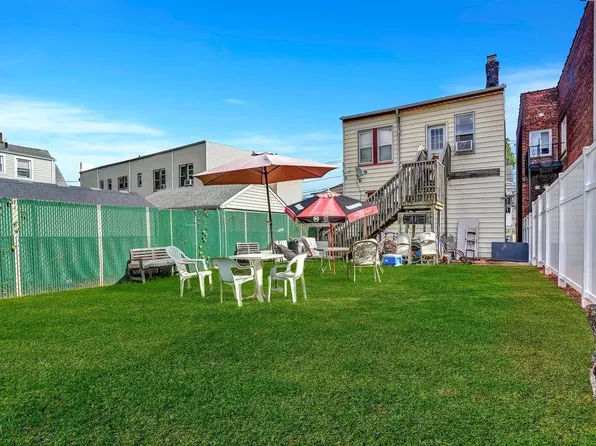 699 Elm Street image 34 of 39