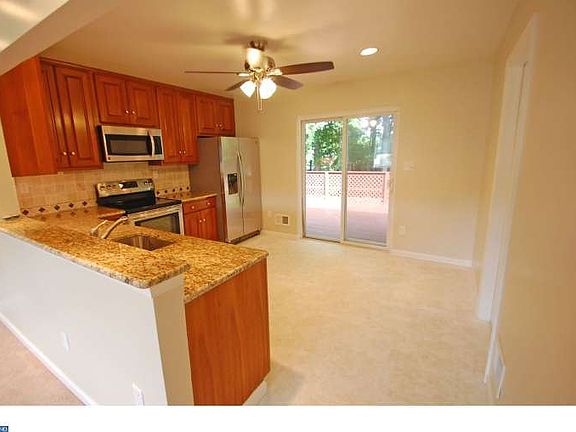 5th image of 469 N Hyde Pl